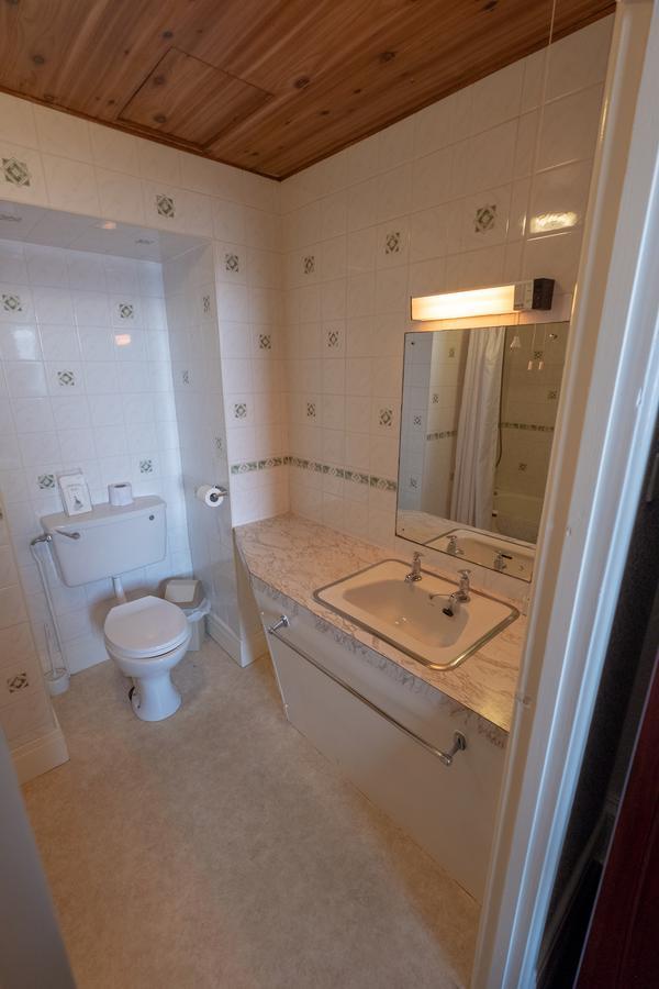 Royal Lion Hotel United Kingdom Buitenkant foto